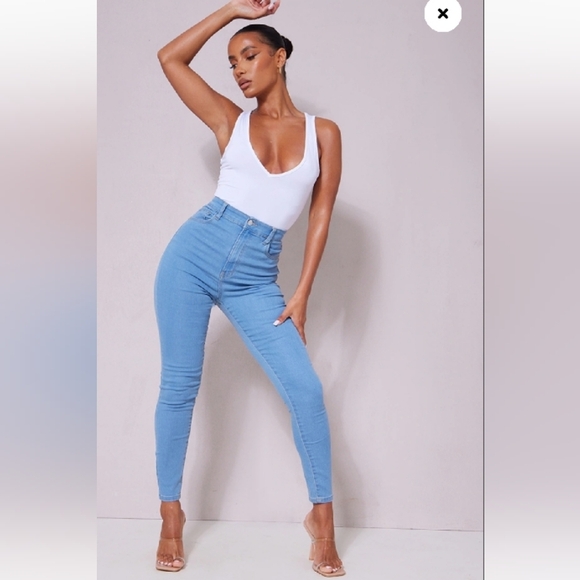 PrettyLittleThing Denim - PrettyLittleThing Light Blue High-Waisted Jeans